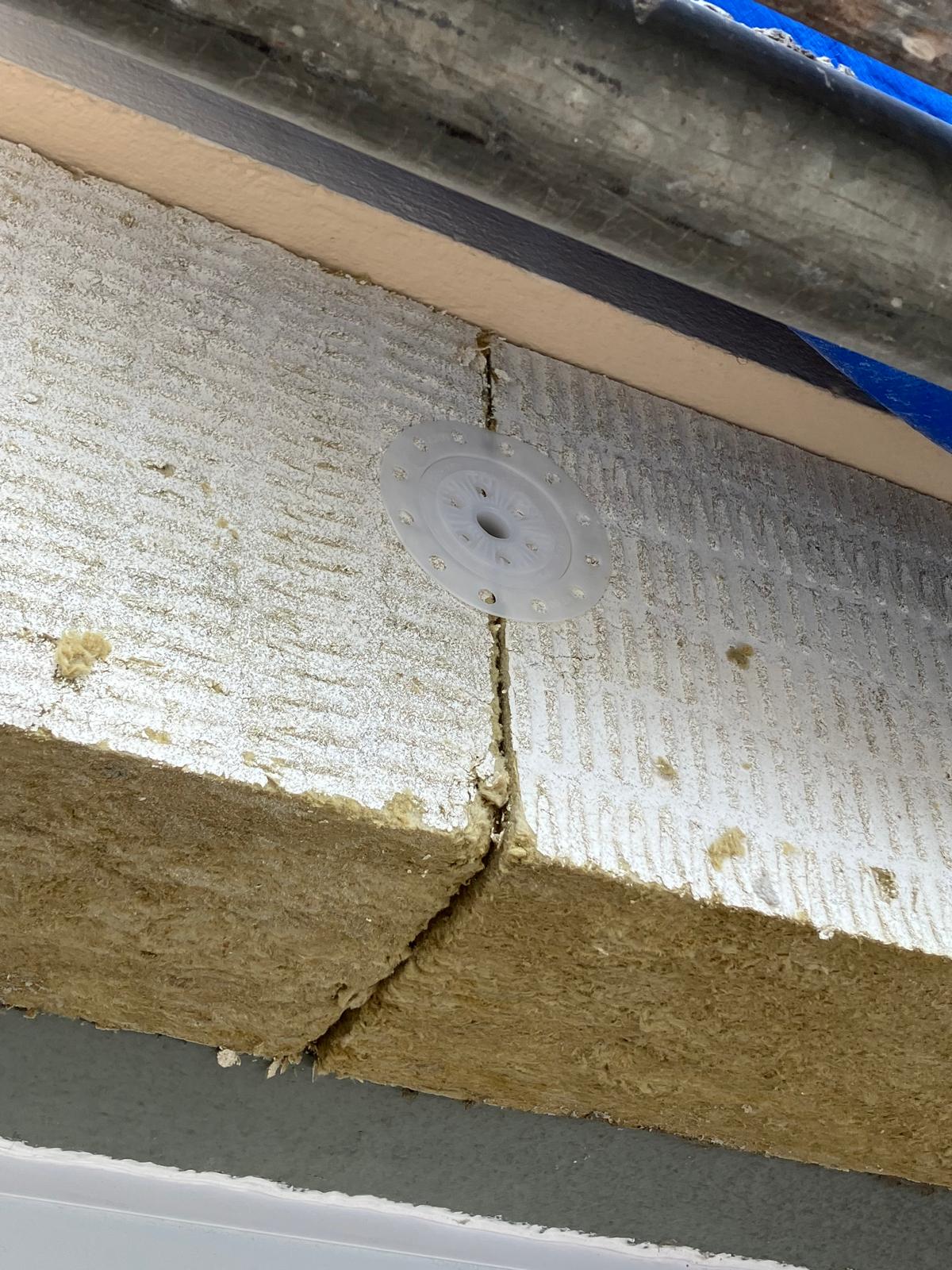 Chantier d'isolation de façade professionnel